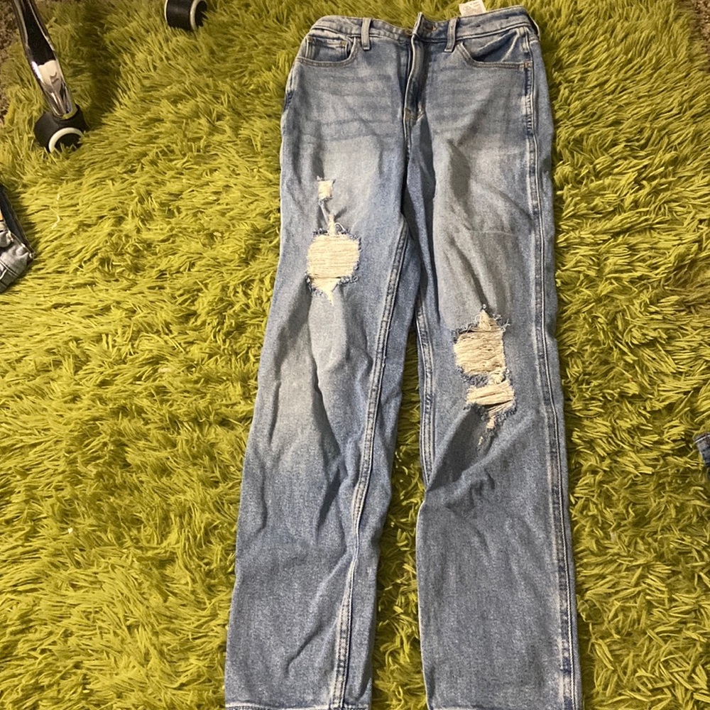 hollister ripped mom jeans